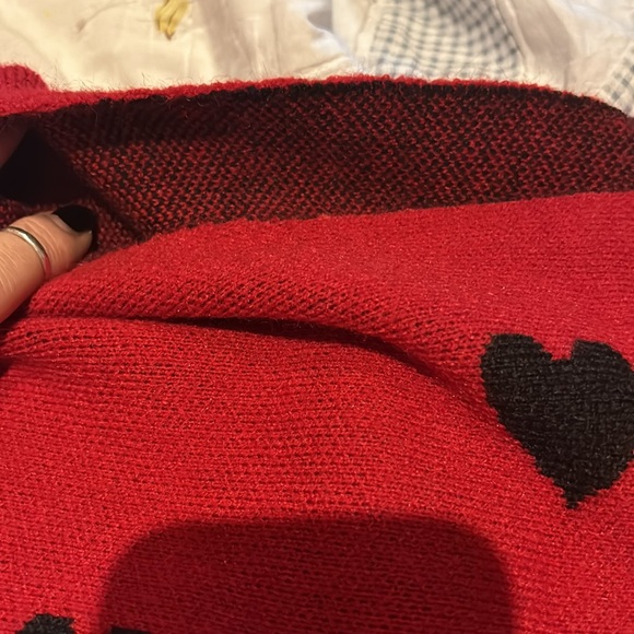 Black and red heart sweater - Picture 3 of 3